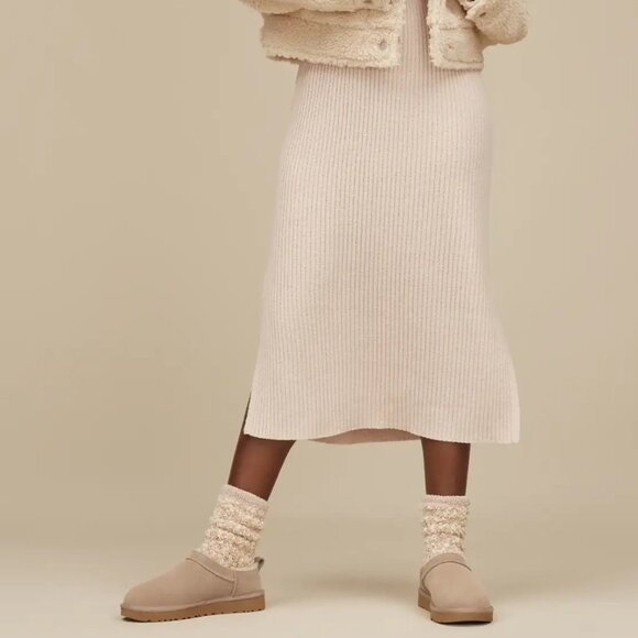 🇨🇦 UGG Women's Classic Micro Classic Boot - Picture 1 of 6